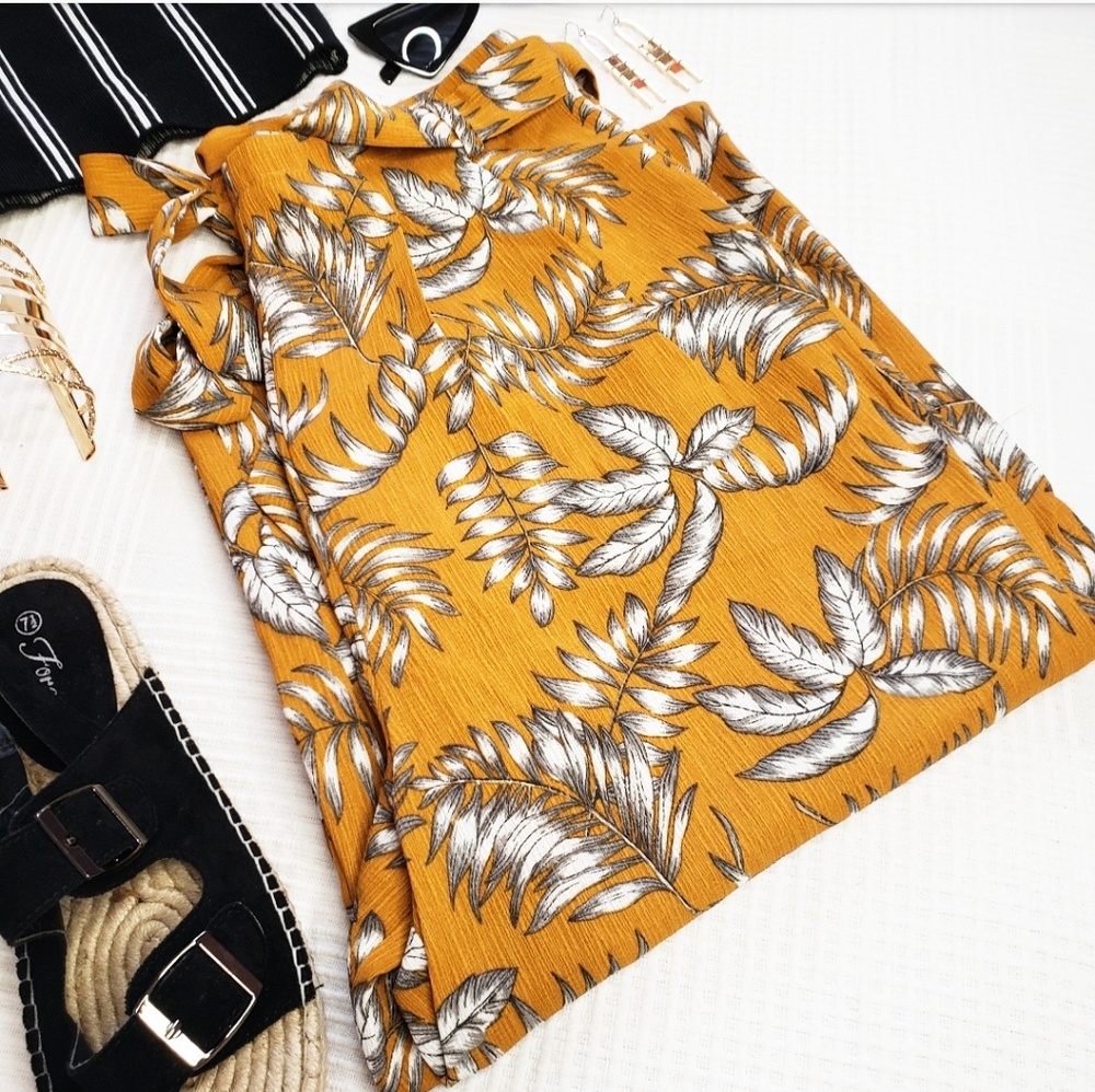🚨END OF SUMMER SALE// Mustard yellow Floral pants - Picture 2 of 8